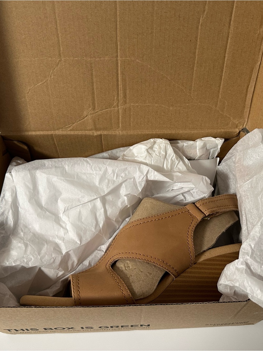 Clarks Tan Cutout Wedge Sandals - 6M - NIB - Picture 3 of 9